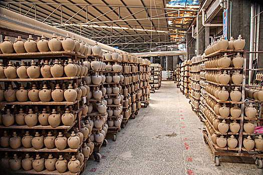 重庆世国华陶瓷工艺制品有限公司生产酒罐