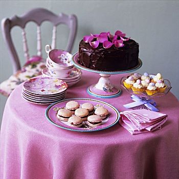 巧克力蛋糕,蛋白杏仁甜饼,杯形蛋糕,小,桌子