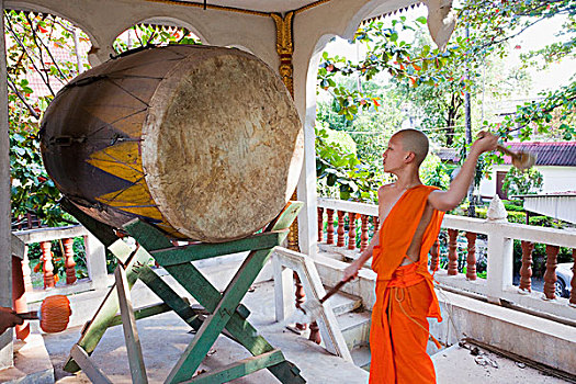 老挝,万象,寺院,僧侣,鼓,信号,祈祷,时间
