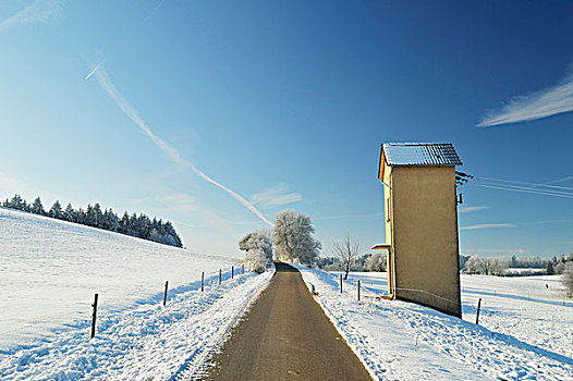 塔,随着,电力线路和农村公路,在冬季,附近的,符腾堡,德国