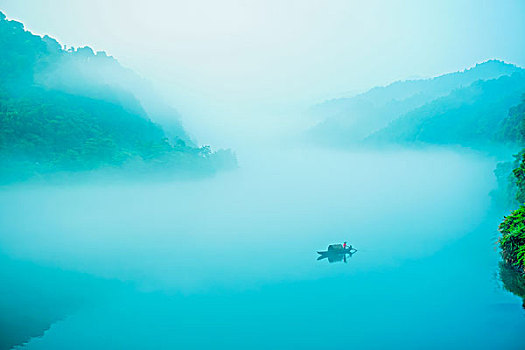 小东江,雾,水汽,气流,耶稣光,小船,撒网,捕捞