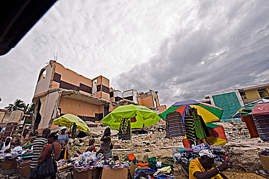 haiti,port,au,prince,market,on,destroyed,homes