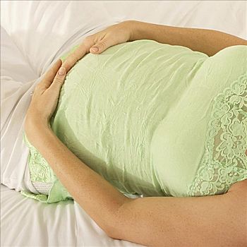 孕妇,躺着,床,接触,腹部