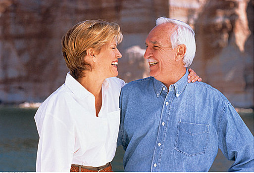 夫妻,笑,鲍威尔湖,亚利桑那,美国