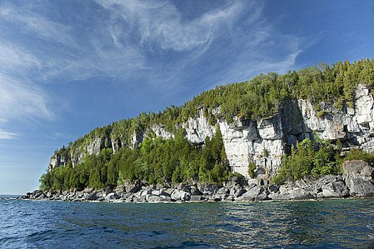 石灰石,悬崖,臀部,岛屿,布鲁斯半岛国家公园,乔治亚湾,安大略省,加拿大