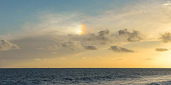 尔湾,海上夕阳