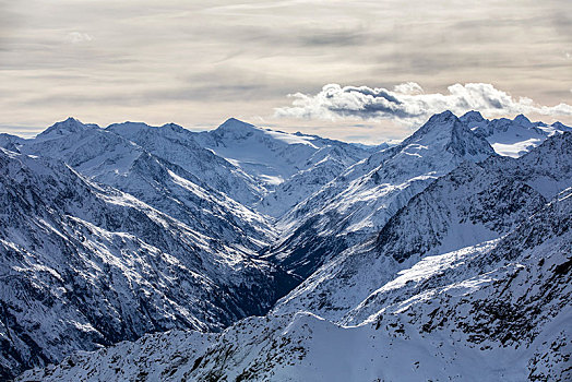 高山雪景风光