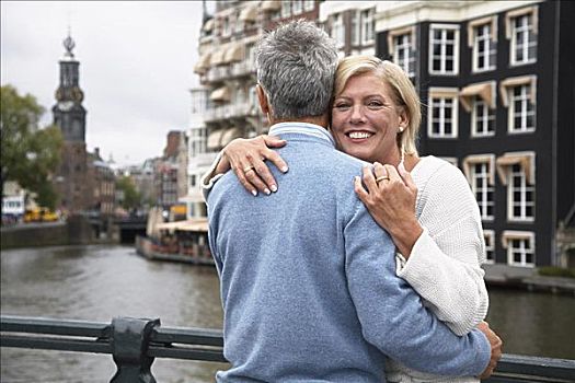 伴侣,搂抱,阿姆斯特丹,荷兰