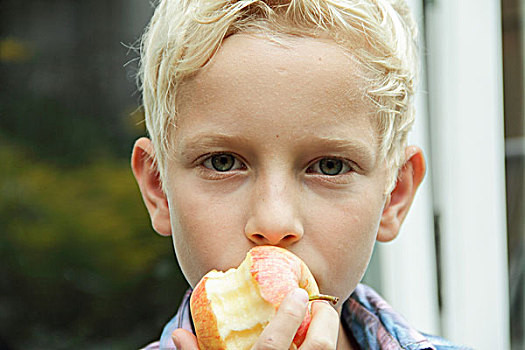 男孩,吃,苹果