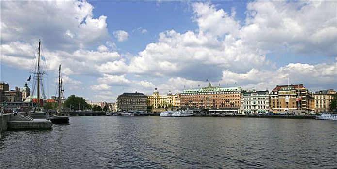 瑞典王宫侧门,梅拉伦湖畔