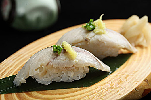 青鱼寿司