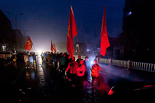河南滑县,民众健步走,唱红歌纪念毛泽东诞辰123周年