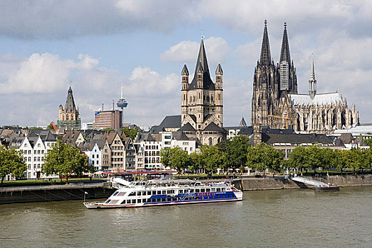 德国科隆大教堂和莱茵河风光