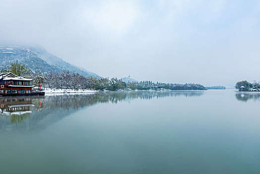 杭州湘湖游船码头雪景