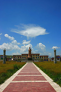 青海省海南藏族自治州倒淌河镇广场文万公主塑像
