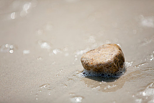 海边的心形石头