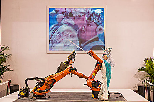 第十三届中国金属冶金展上展示的机器人