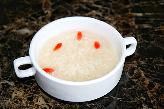 中国湖北省恩施市湖北民族学院校园餐厅的小米粥