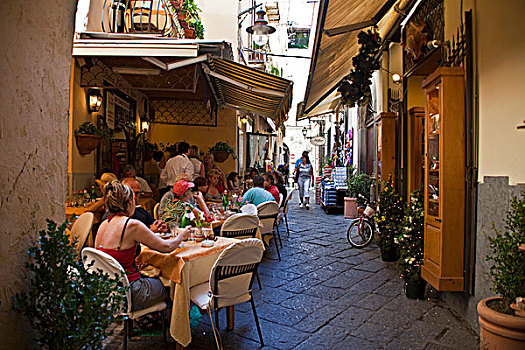 人,小巷,餐馆,小路,老,索伦托,半岛,那不勒斯湾,坎帕尼亚区,意大利,欧洲