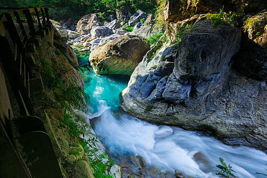 台湾花莲太鲁阁风景区,砂卡礑溪的山谷溪流