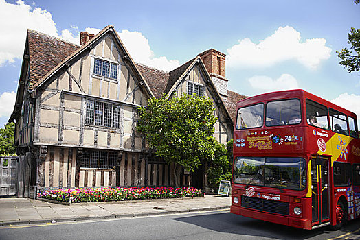 英格兰,沃里克郡,埃文河畔斯特拉特福,观光,旅游巴士,户外,家,女儿