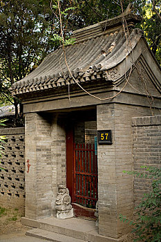 北京大学校园内的民居门楼