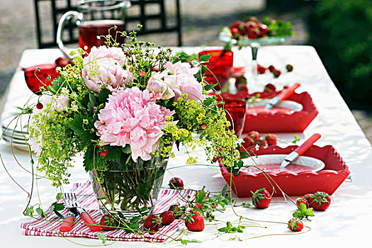 花瓶,牡丹,野草莓,斗篷草