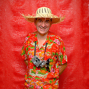 男人,夏威夷衫,相机,草帽,红色背景