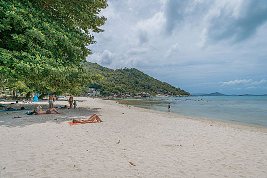 泰国苏梅岛银海滩自然风景与海边度假的游客