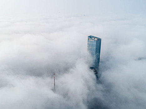 江西南昌红谷滩早上平流雾