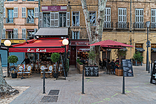 法国艾克斯街边酒吧