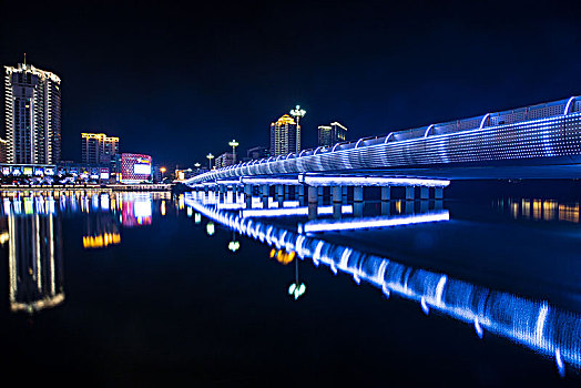 滨河城市夜景