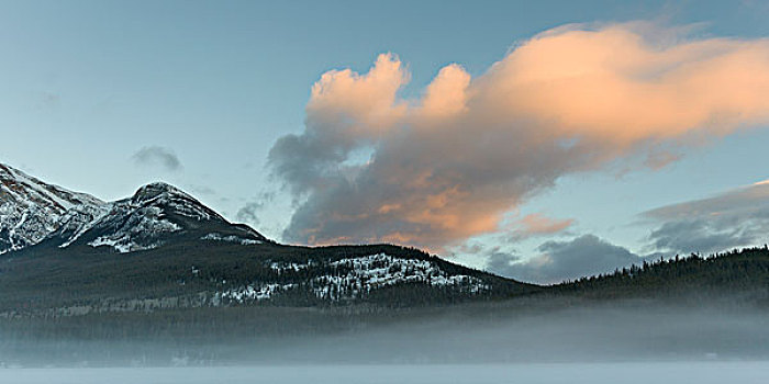 风景,积雪,山脉,金字塔,湖,公路,碧玉国家公园,艾伯塔省,加拿大
