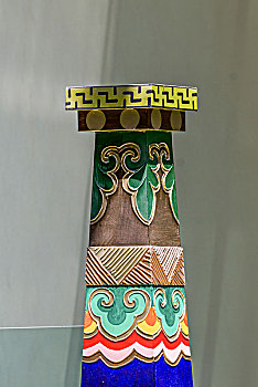 藏传彩绘木柱