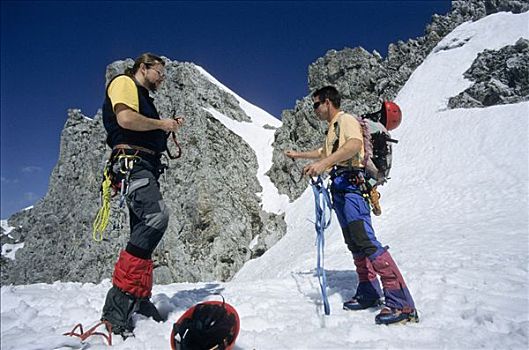 攀登者,检查,设备,准备,攀登,旅游,因斯布鲁克,固定,绳索,路线,提洛尔,奥地利,欧洲