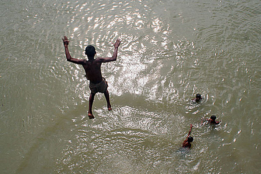 男孩,浴,玩,河,下午,桥,孟加拉