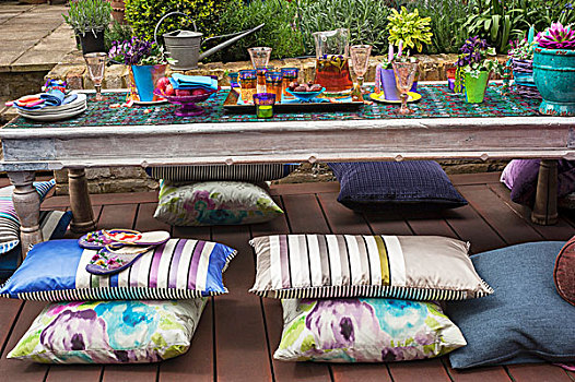 低,花园桌,桌面布置,色彩,玻璃,花,地面,垫子,木质露台