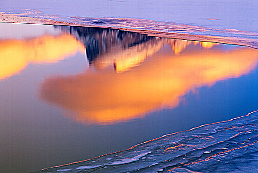 顶峰,伦多山,反射,维米里翁湖,日落,班芙国家公园,艾伯塔省,加拿大