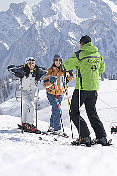 滑雪,指导,女人,阐释,离开,朋友,滑雪道,男人,注视,微笑,学习,冬季运动,运动,高山滑雪板,高山运动,爱好,休闲,活动,冬天