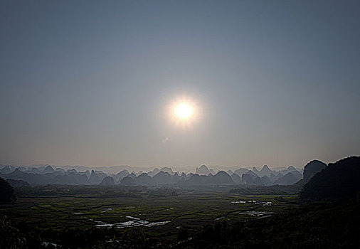 群山夕照