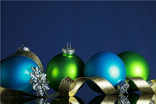 圣诞装饰,黄金,丝带,深蓝,背景