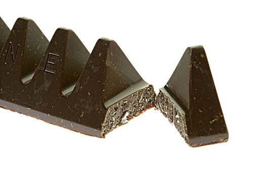 块,破损,食物,巧克力,瑞士,甜,蔗糖,热量高,巧克力块,三角形,工作室,静物