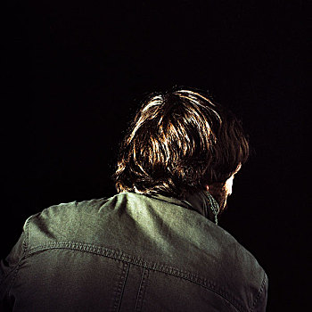 头像,背影,年轻,男人,暗色,头发,绿色,外套,工作室,法国,2007年