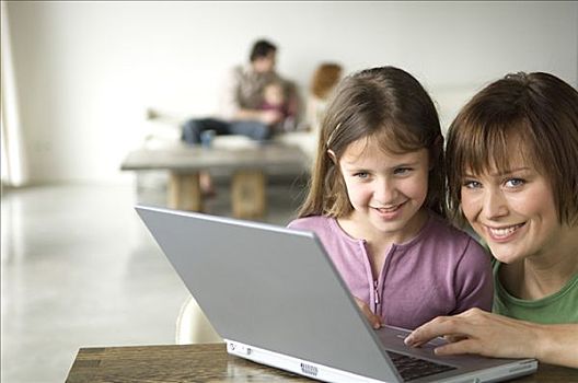 女人,小女孩,使用笔记本,电脑