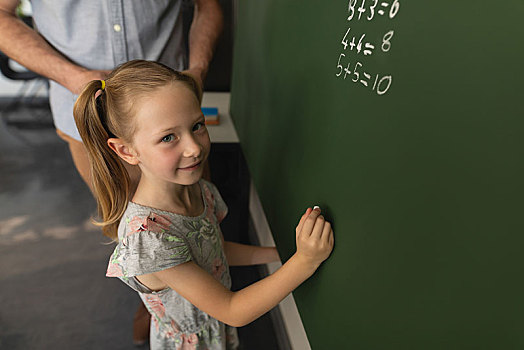 俯拍,女生,文字,黑板,教室