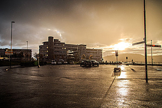 北欧城市黄昏雨景