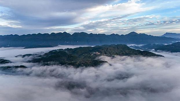 重慶酉陽,霧平如鏡好似,神龜出海