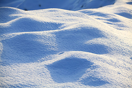 蓝色的雪