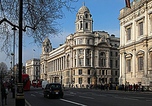 英国伦敦白厅街的历史建筑,右侧是国宴厅,banquetinghouse
