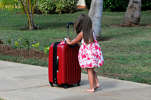 小女孩,推,大,手提箱,古巴,大安的列斯群岛,加勒比,中美洲,北美
